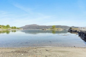Beach - Fjord views with private jetty and boathouse (Nedstrand)