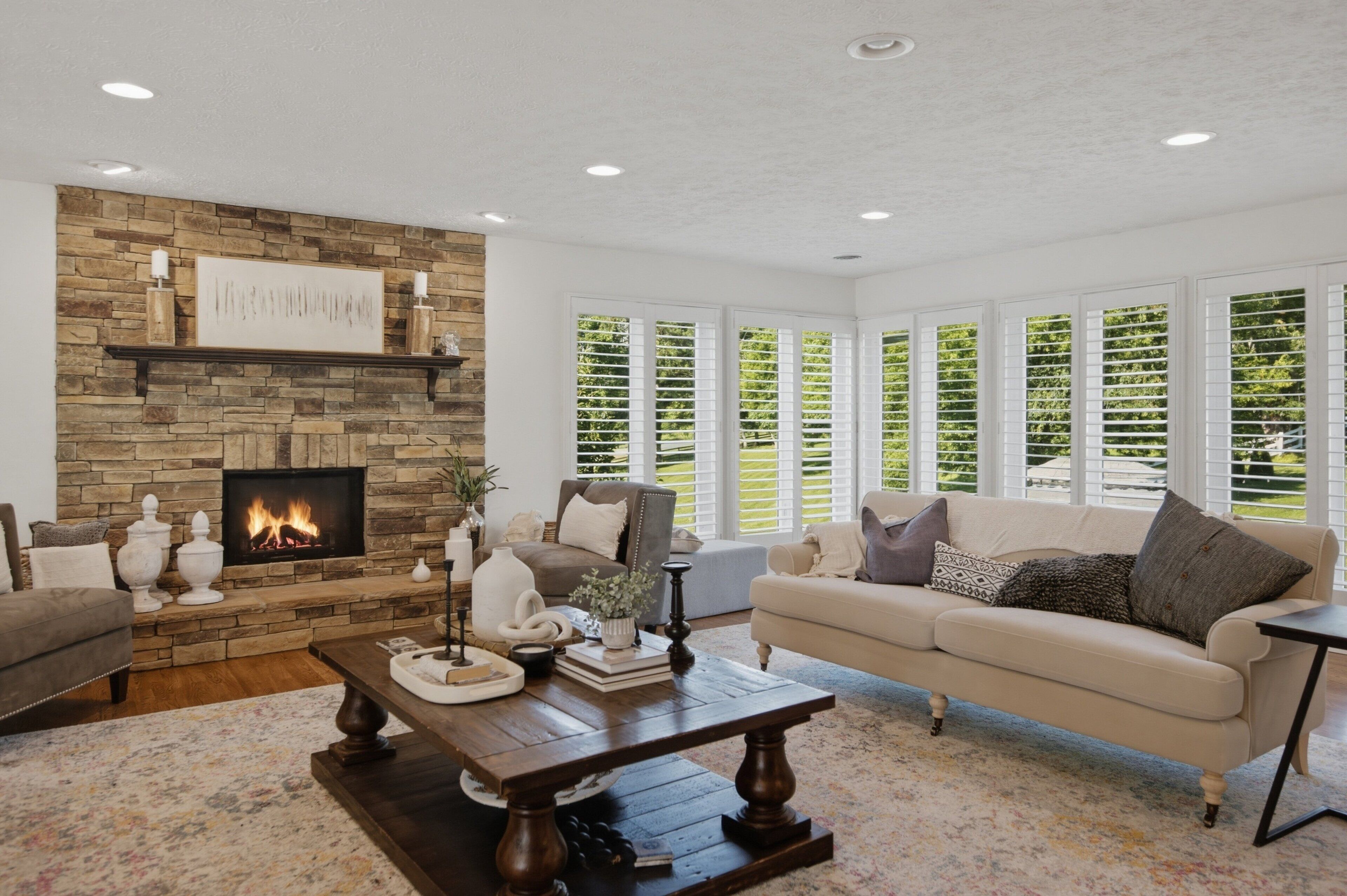 Smart TV, fireplace