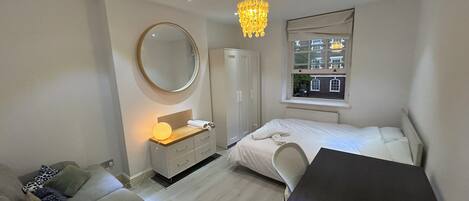 2 bedrooms, iron/ironing board, WiFi, bed sheets