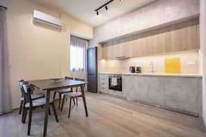 Coffee/tea maker, fridge, microwave, oven - Stylish 2BR Exarchia | King Bed & Desk | New Bldg (Exarchia)
