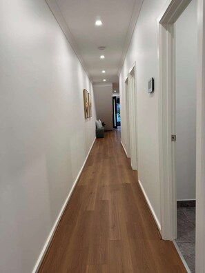 Interior - Relaxing Modern 4B3B Family Home Sleep 8 | Parking (Sunshine)
