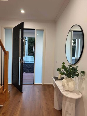 Interior - Relaxing Modern 4B3B Family Home Sleep 8 | Parking (Sunshine)