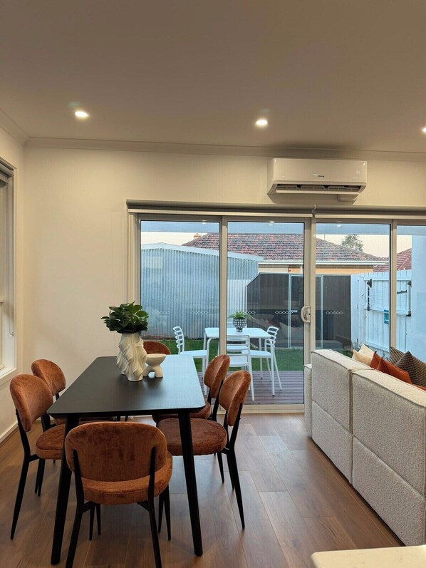 Interior - Relaxing Modern 4B3B Family Home Sleep 8 | Parking (Sunshine)