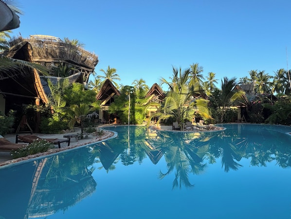 Outdoor pool - MONEA The Nest (Paje)