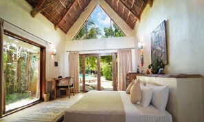 Vila, vista para a piscina | Cofres nos quartos, Wi-Fi de cortesia, roupa de cama