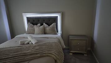 4 bedrooms, iron/ironing board, travel crib, WiFi (free)