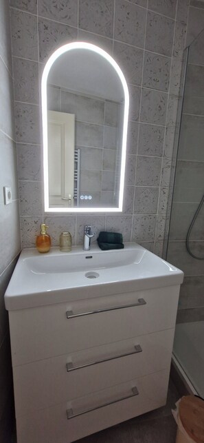 Bathroom - Vrbo Property (Narbonne)