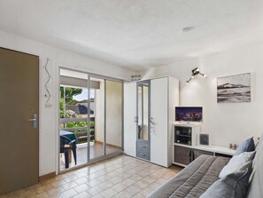 TV - Studio cabin with pool - Le Grau d'Agde (Le Grau d'Agde)