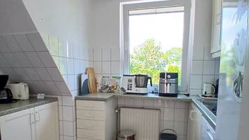 Kühlschrank, Ofen, Herdplatte, Geschirrspüler