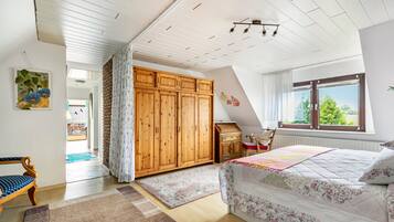 3 bedrooms, WiFi, bed sheets