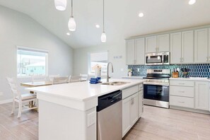 Coffee/tea maker, fridge, microwave, oven - PP189, Private Pool, Pet Friendly, Beautiful Sunsets (Port Aransas)