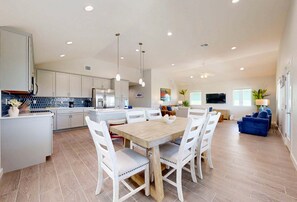 Dining - PP189, Private Pool, Pet Friendly, Beautiful Sunsets (Port Aransas)