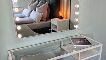 1 bedroom, internet, bed sheets