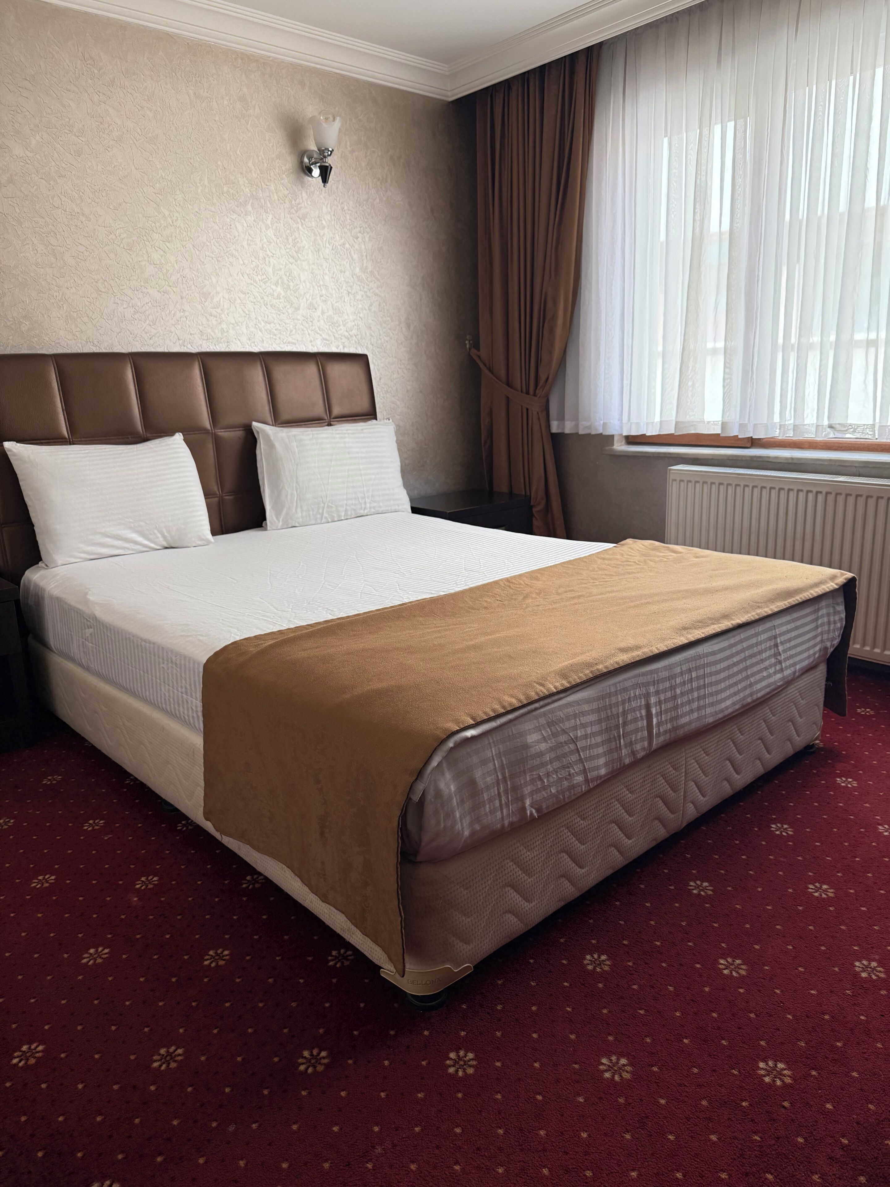 Comfort-Doppelzimmer, Stadtblick | Schreibtisch, laptopgeeigneter Arbeitsplatz, kostenloses WLAN