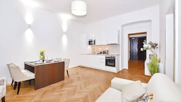 Deluxe Apartment, 2 Bedrooms, Non Smoking, City View | Living area