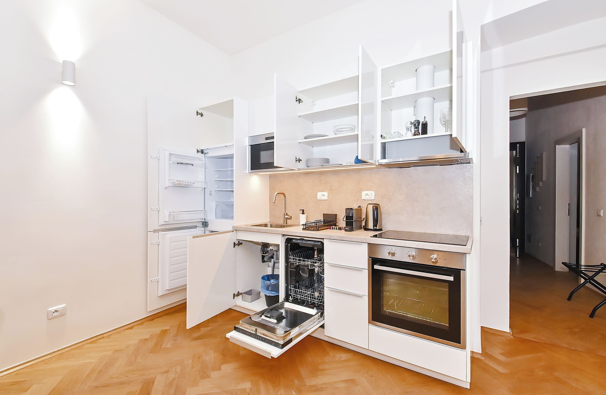 Deluxe Apartment, 2 Bedrooms, Non Smoking, City View | Private kitchen