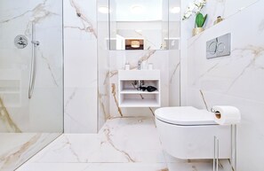 Deluxe Apartment, 2 Bedrooms, Non Smoking, City View | Bathroom | Hair dryer, towels - Kora Premiere Collection (Hlavní město Praha)