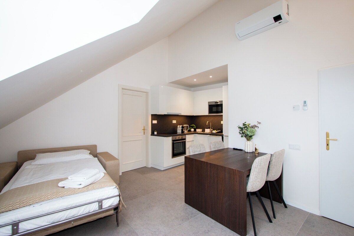 Apartment, 1 Bedroom (Loft) | Living area