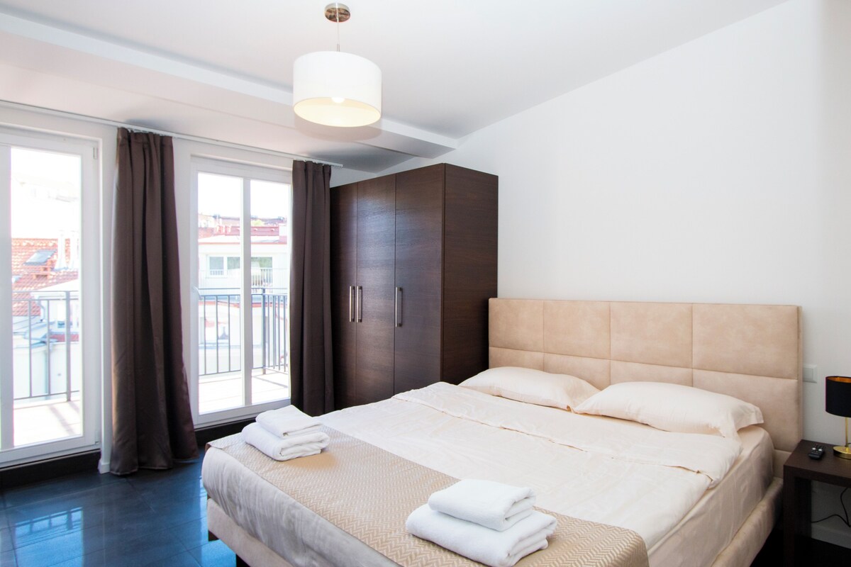 Apartment (Split Level with Balcony) | Blackout drapes, soundproofing, iron/ironing board, WiFi (free)