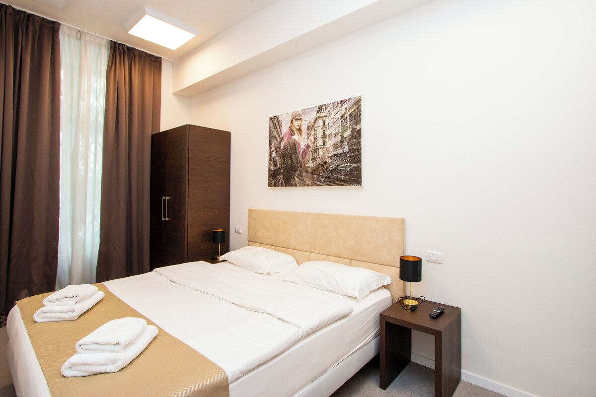 Standard Apartment, 1 Bedroom | Blackout drapes, soundproofing, iron/ironing board, WiFi (free)