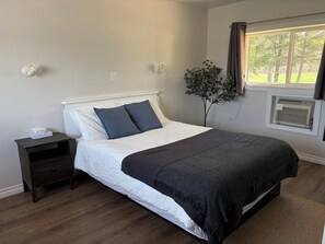 Enkelrum - 1 queensize-säng | Mörkläggningsgardiner och gratis wi-fi