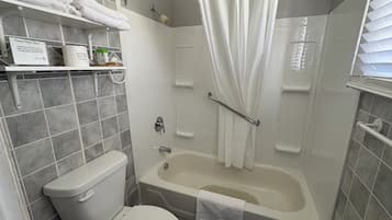 Single Room, 1 King Bed | Bathroom | Free toiletries, hair dryer, towels, soap