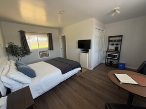 Enkelrum - 1 queensize-säng | Mörkläggningsgardiner och gratis wi-fi