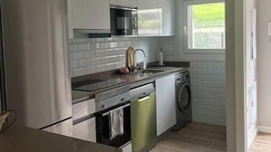 Private kitchen - A charming townhouse between the beaches and the mountains (Tineo)