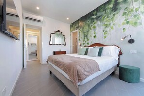 Bügeleisen/Bügelbrett, Reisekinderbett, kostenloses WLAN, Bettwäsche