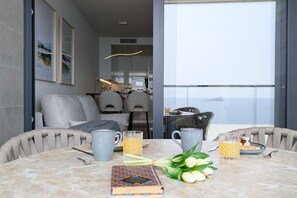 Dining - SUNSET SAILORS WoW apartment (Benidorm)
