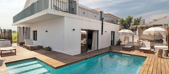 Holiday Home with Private Pool, Wi-Fi, and Air Conditioning in Comporta