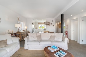 TV, fireplace, video games - Holiday Home with Private Pool, Wi-Fi, and Air Conditioning in Comporta (Comporta)