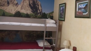 A bunk bed room with a mountain mural, a framed picture, and a bedside lamp. - STOP: My spacious two-bedroom apartment across from Écrins Park (Orcières)