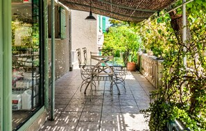 Outdoor dining - Maison piscine à Anduze (Anduze)