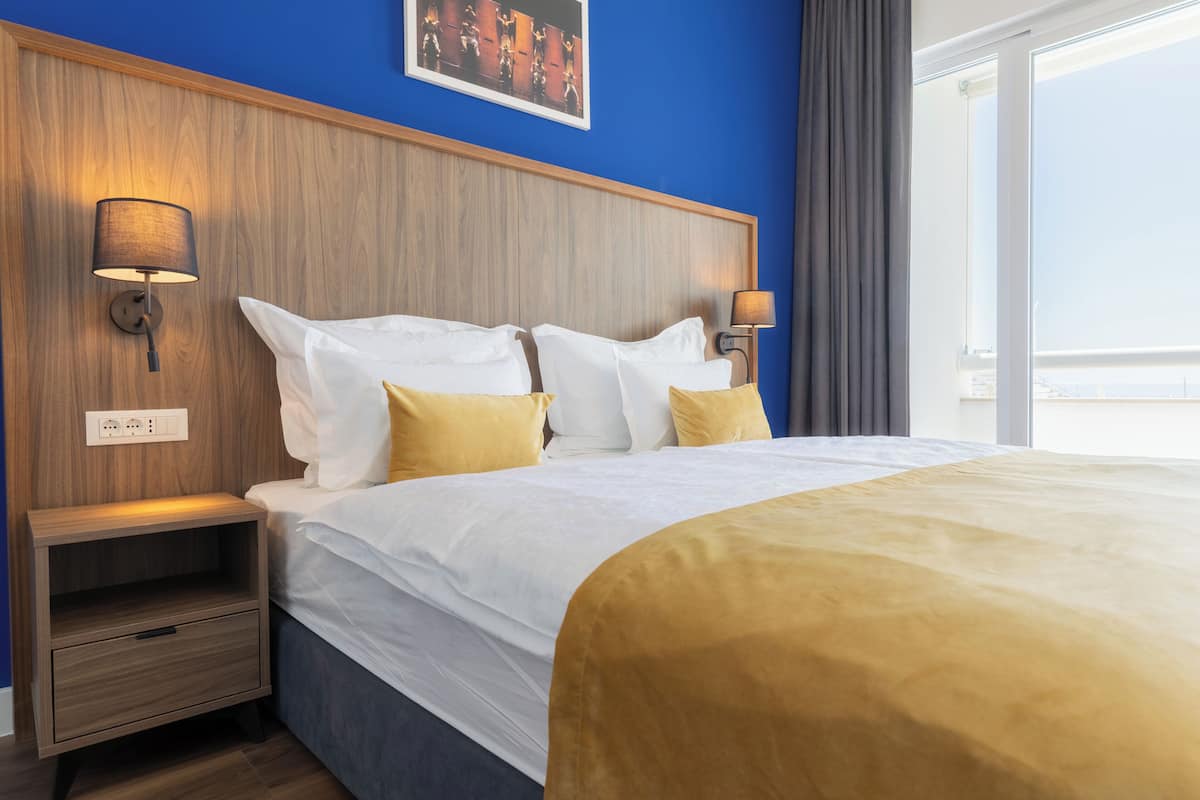 Habitación estándar con 1 cama doble o 2 individuales, balcón, vistas al mar | Escritorio, espacio para trabajar con un portátil, wifi gratis