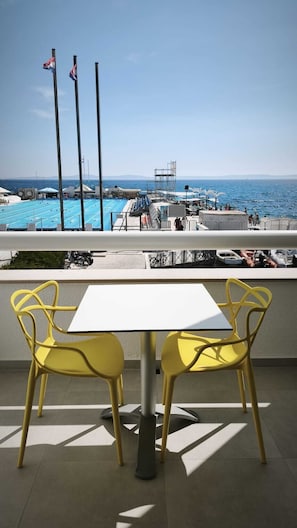 Deluxe Double or Twin Room, Balcony, Sea View | Outdoor dining
