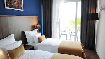Standard-Doppel- oder -Zweibettzimmer, Balkon, Meerblick | Schreibtisch, laptopgeeigneter Arbeitsplatz, kostenloses WLAN
