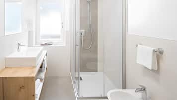 Dusche, Haartrockner, Handtücher
