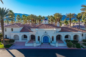 Exterior - 3BR La Quinta retreat with pool, patio, fireplace, and WiFi. (La Quinta)