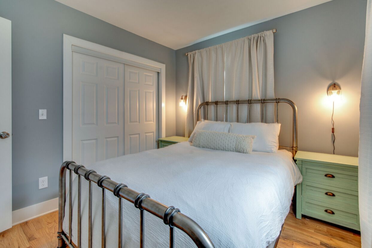 Iron/ironing board, free WiFi, bed sheets