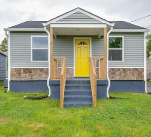 Exterior detail - Lenai Spa Cottage in North Nash! (Nashville)