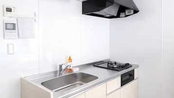 Căn hộ tiện nghi đơn giản, ban công | Bếp riêng | Tủ lạnh nhỏ, lò vi sóng, lò nướng, bếp nấu