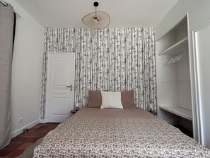 Travel cot, WiFi, bed sheets - L'Escapade de la Mare Ronde—Intimate and Welcoming (Yvré-l'Évêque)