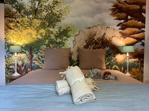 Cuna de viaje, wifi y ropa de cama 