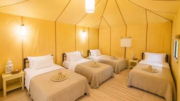 Chambre Quadruple Deluxe, vue sur le désert | Spa