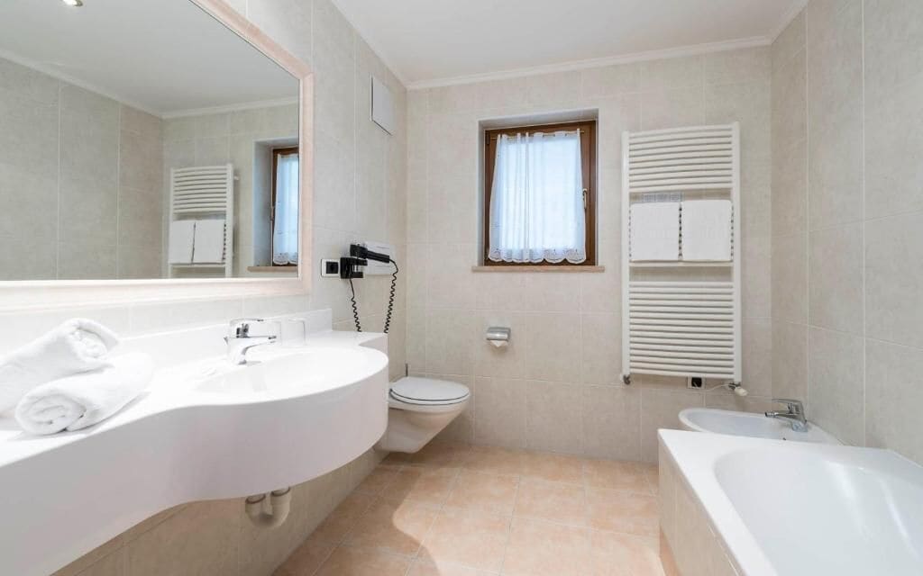 Suite Junior, balcone, vista montagna | Bagno