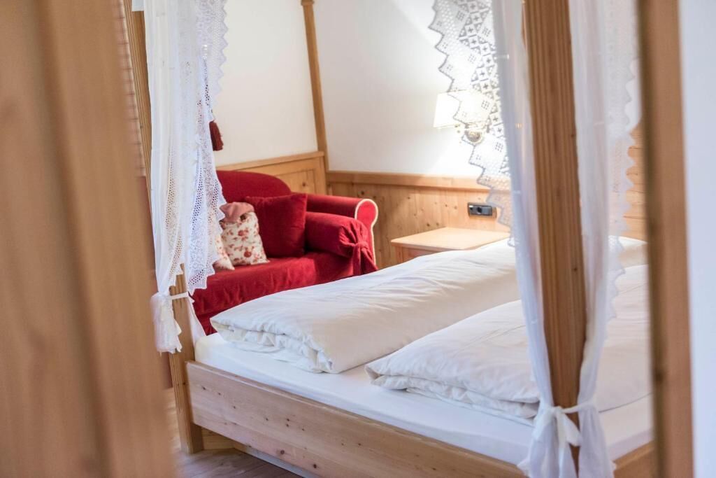 Double Room, Garden View | WiFi (free), bed sheets