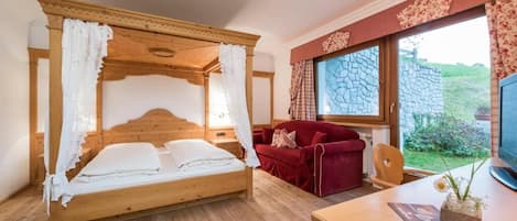 Double Room, Garden View | WiFi (free), bed sheets