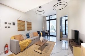 Apartment, Balkon, Kanalblick | Wohnbereich