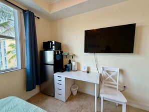 Interior - Relaxed Studio – Beach Gear – Near Barefoot (Bonita Springs)
